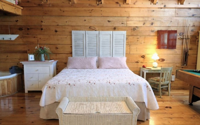 Adorable Shut'er Inn 1 Bedroom Cabin