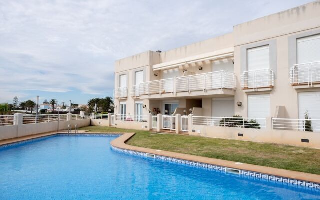 Quaint Apartment near Sea