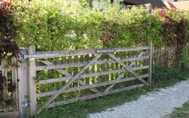 Remarkable 1-bed Cottage Near Henley-on-thames