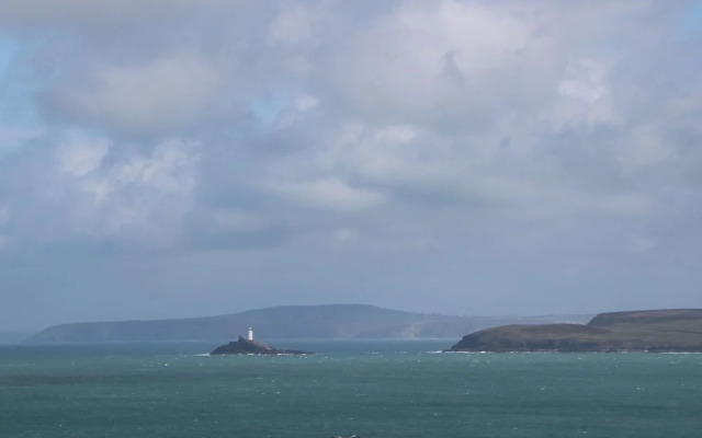 5 Lyonesse Apartments