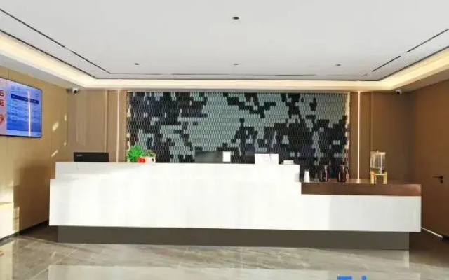 OKDAY Hotel (Shaya People's Square, Aksu)