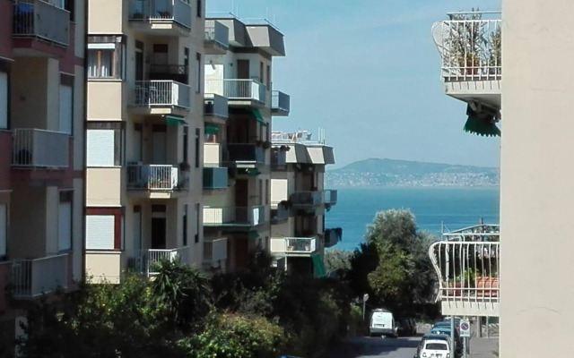 La Playa Apartments