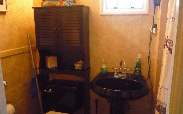 Woodland Hills Calabasas Guesthouses