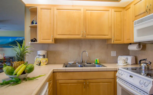 Papakea J103 2 Bedroom Condo by RedAwning