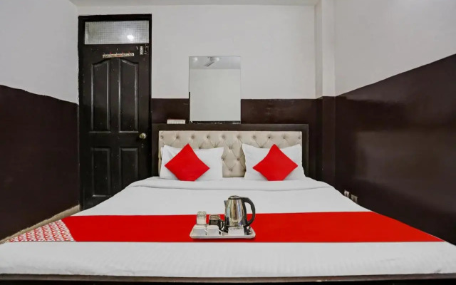 Oyo Flagship 702639 Chaudhary Palace