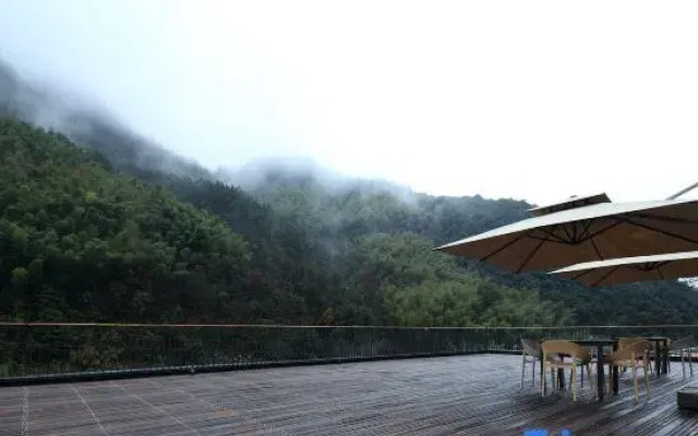 Qianlu Xiangju Hostel