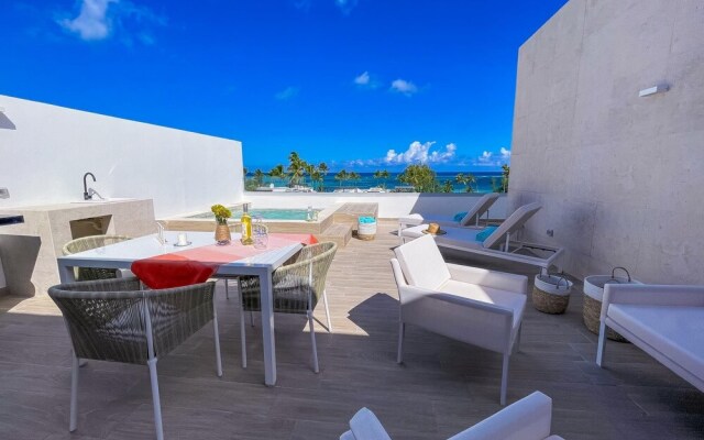 Super Chic and new Penthouse Steps From the Beach