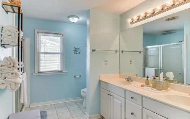 Pet-friendly Virginia Beach Abode w/ Deck & Grill!