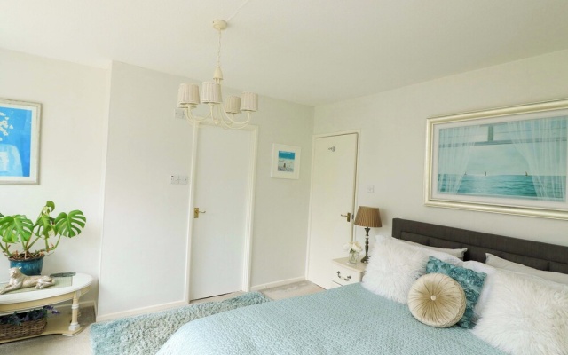 3 Chantry Hill