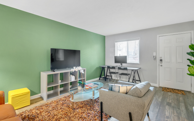 Pearl Location ✔Fast Wifi + Free Parking  ✔Modern Living