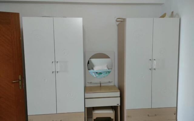 Lovely 2 bedroom condo with beach access & pool!