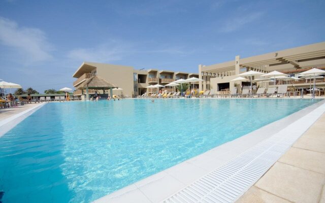 Hotel Oasis Salinas Sea