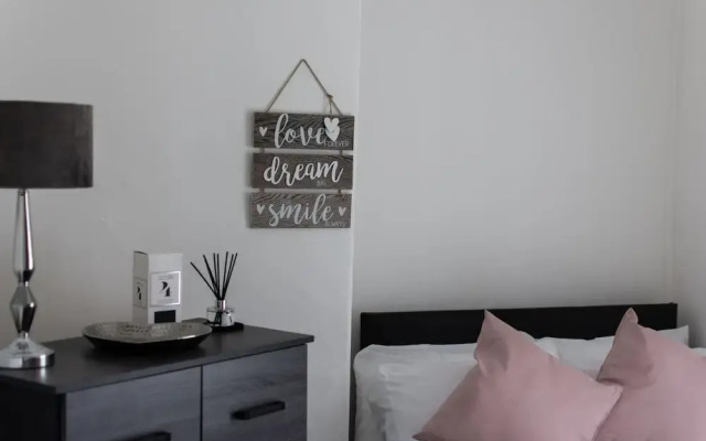 Lux Apartments 4 Bedroom House Molyneux