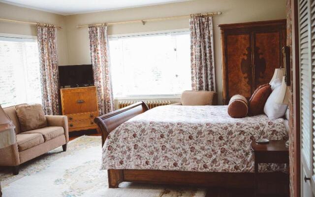 Dashwood Manor Seaside Bed & Breakfast