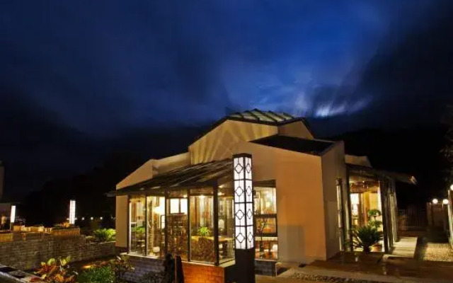 Hidden in mountains and valleys Guesthouse