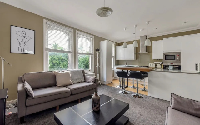 Spacious 2 Bed Flat Near High Street Kensington