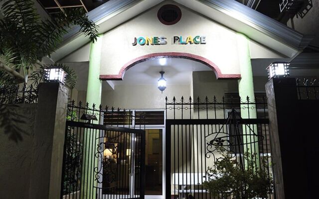 Jones Place Hotel