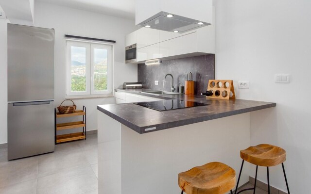 Beautiful Home in Zrnovnica With Wifi and 3 Bedrooms