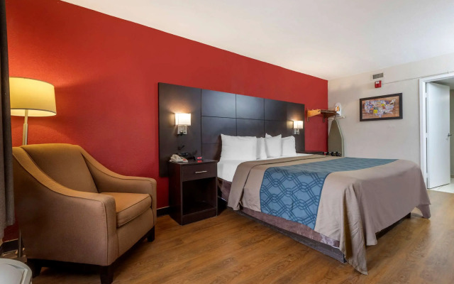 Econo Lodge North