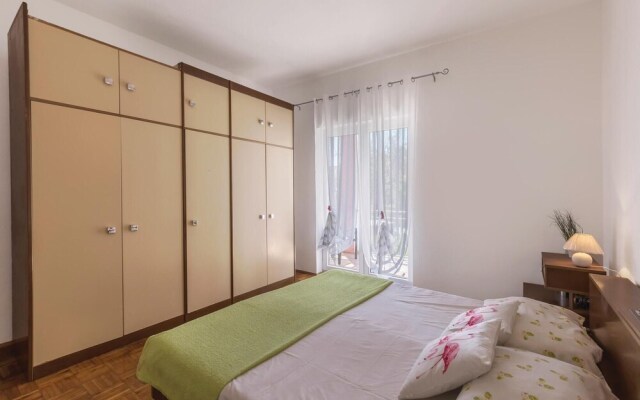 Nice Home in Liznjan With Wifi and 3 Bedrooms