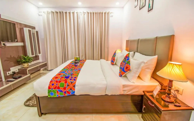FabHotel Parfait Street