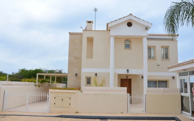 Anthorina Villa 12