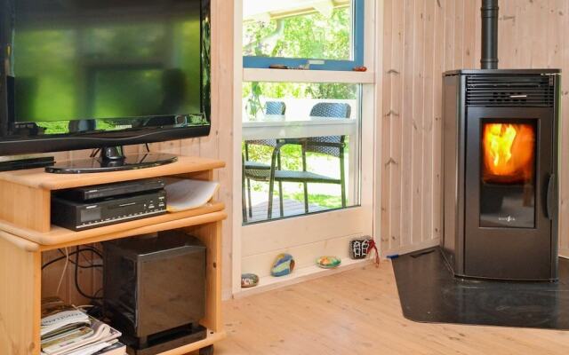 Modern Holiday Home in Humble With Terrace