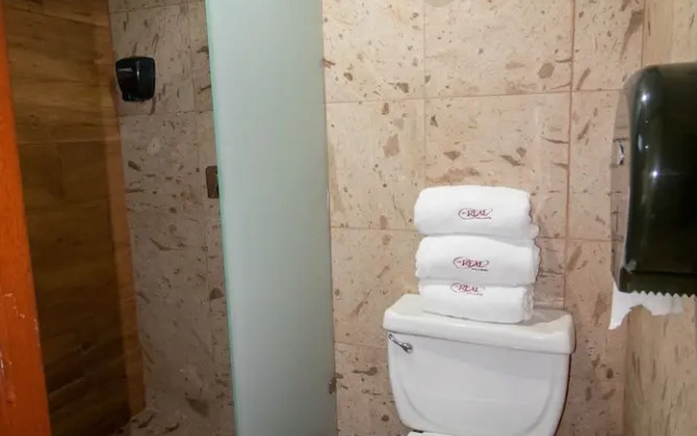 Del Real Hotel & Suites