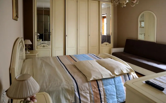 San Nicolò Holiday Home