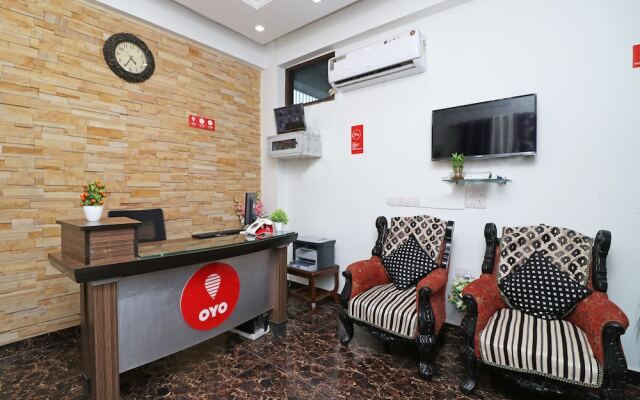 OYO 10810 Sangvi Palace