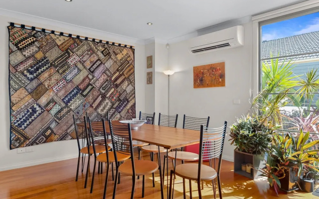 StayCentral - Tranquil Townhouse