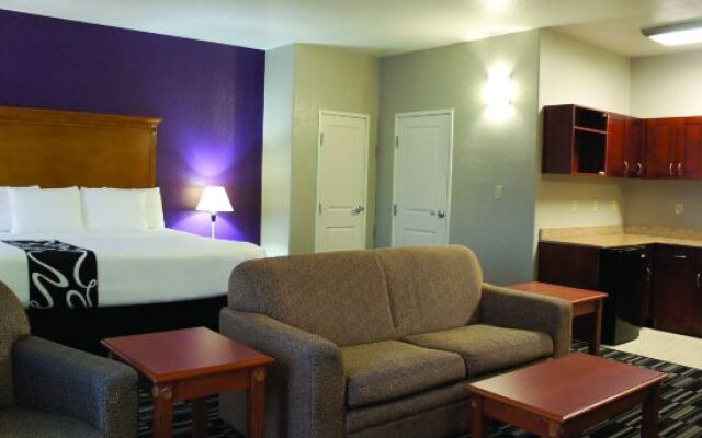 La Quinta Inn & Suites by Wyndham Ada