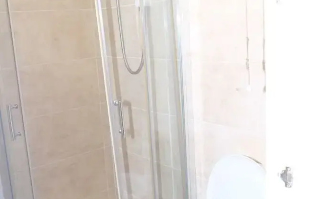 Nottingham - 5 Beds - Sleeps 11 - Garden - Parking