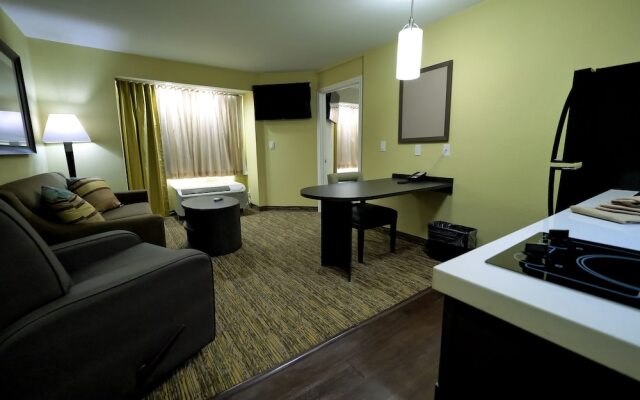 Days Inn and Suites Plano Medical Center Dallas