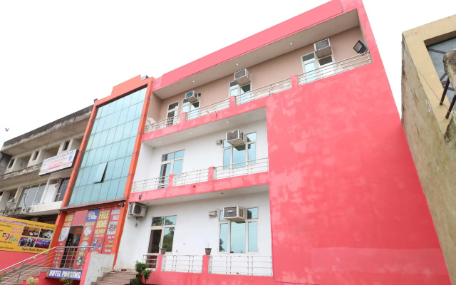 Hotel O Punjab Residency