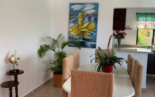 Stylish 2r-2b Apt Near the Beach and Main Street