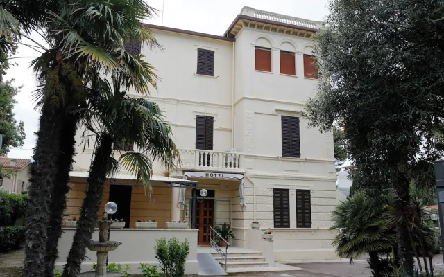 Hotel Villa Pina