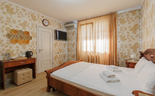 Zelyony Popugay Allama Group Guest House