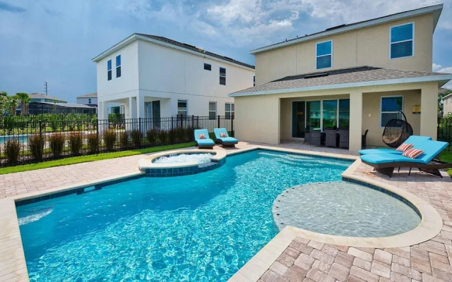 7412 MA - Stylish Home Near Parks