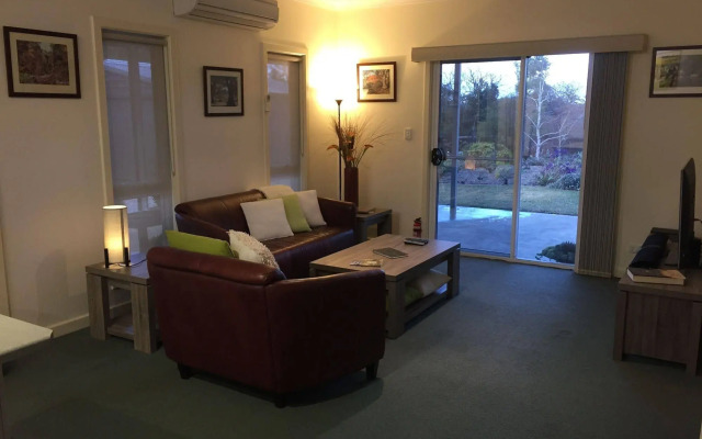 Lyreen's Apartment B&B