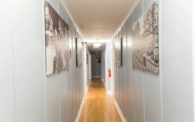 Canal Express Rooms