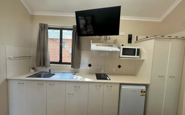 1770 Holiday Village