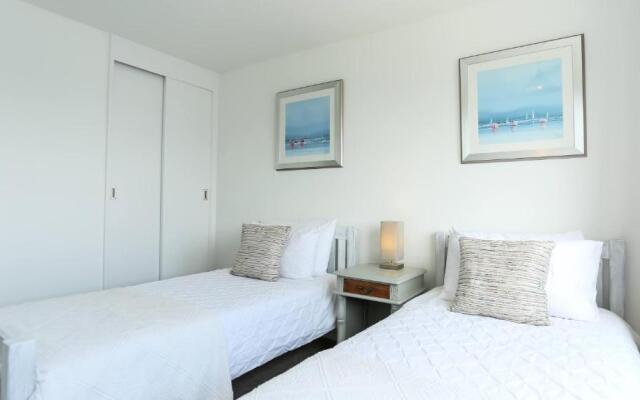 Tides - Beach Front Apartment in Bracklesham Bay