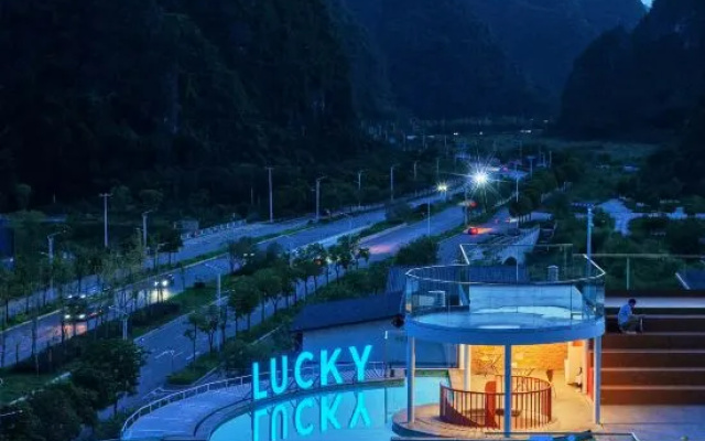 Chunfeng · Shili | PRETTY · SCENIC WONDERS | Shili Gallery Yulong River Store – Outside – Guilin