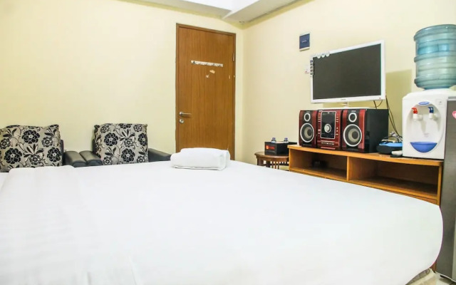 Simply Studio At Green Park View Apartment