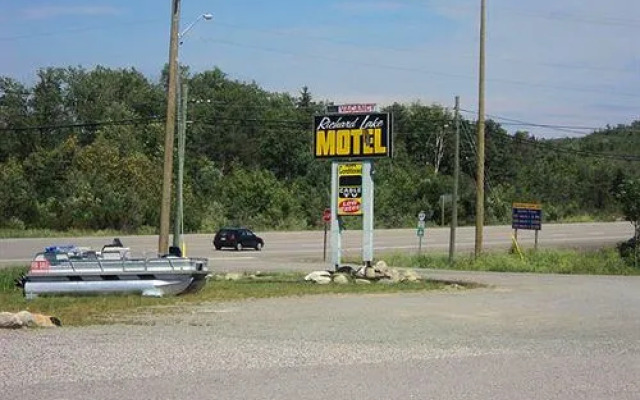 Richard Lake Motel