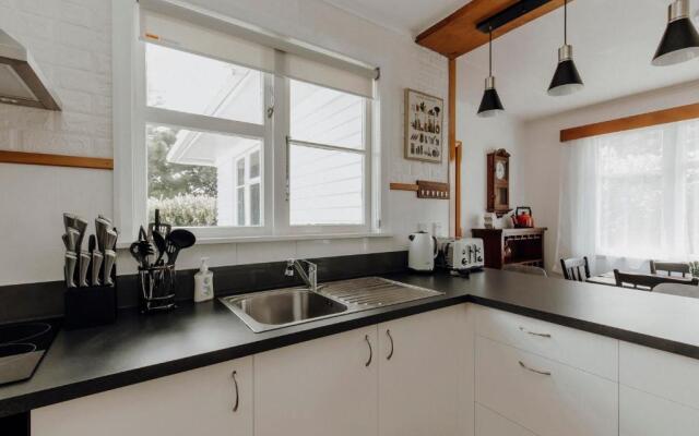 The Barefoot Bungalow - Opunake Beach