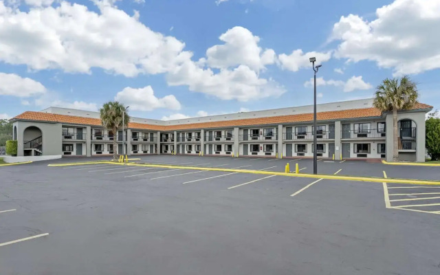 Quality Inn & Suites Orlando East - UCF Area