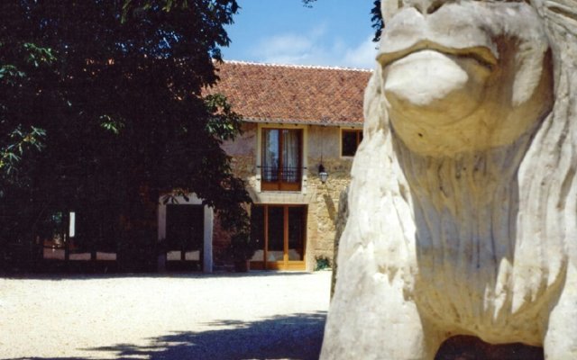 Holiday apartments at the courtyard of French château