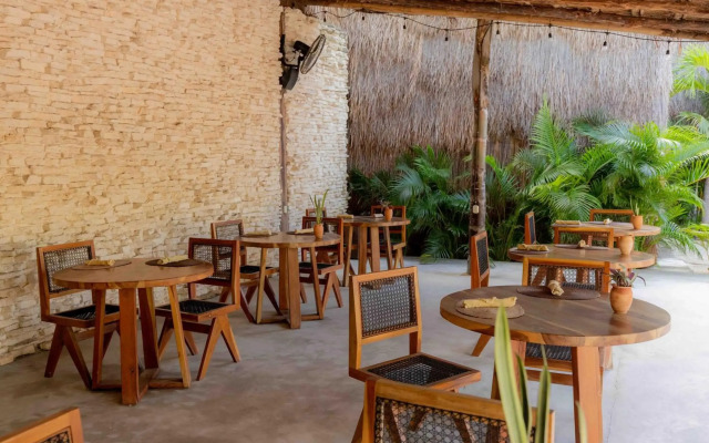 Radhoo Tulum